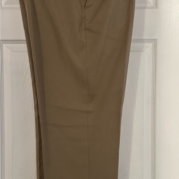 The Perfect Pair of Men’s Slacks - Picture 2 of 7